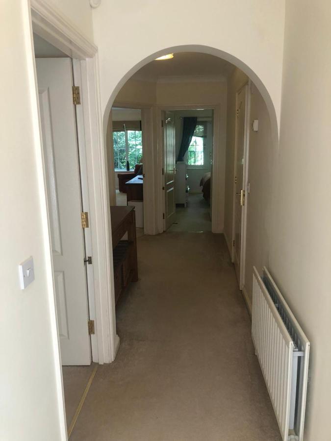 Lovely 2 Bedroom 2 Baths Flat With Free Parking Basingstoke Kültér fotó